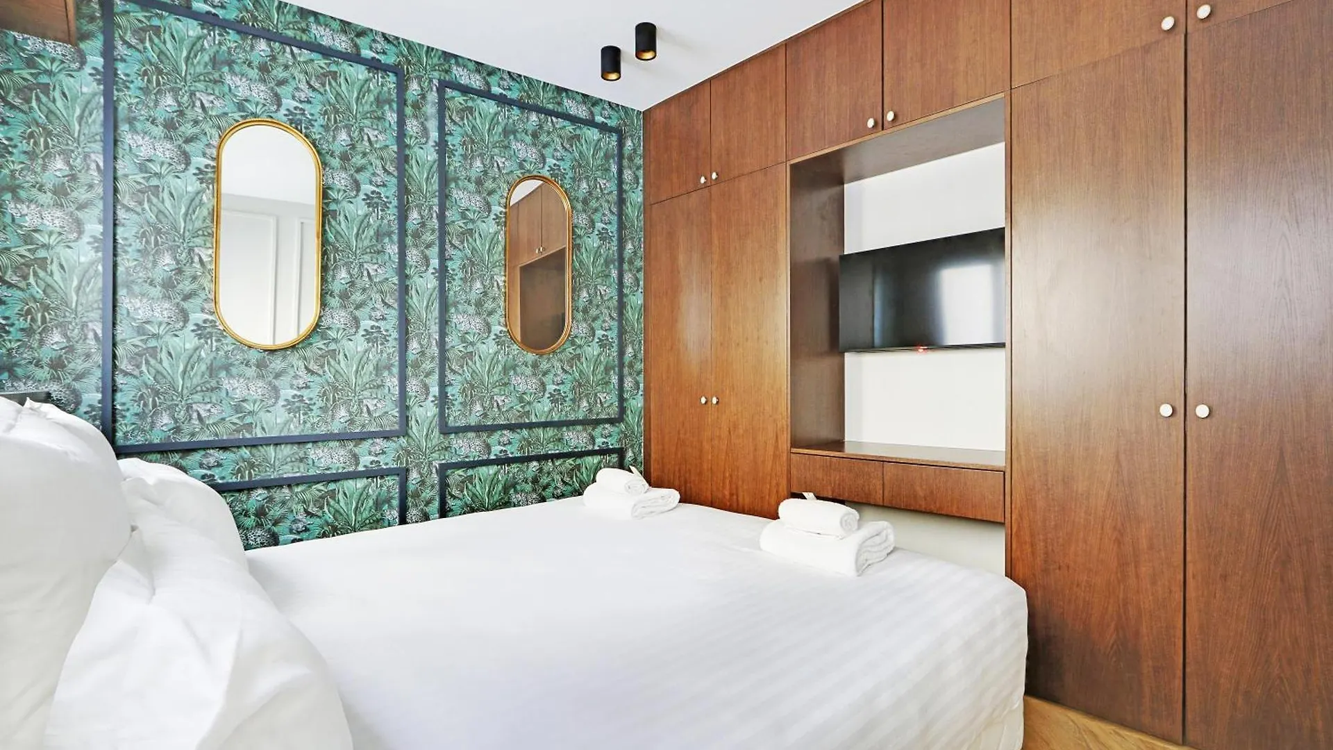 Pick A Flat'S Apartment In Triangle D'Or - Pierre 1Er De Serbie パリ フランス