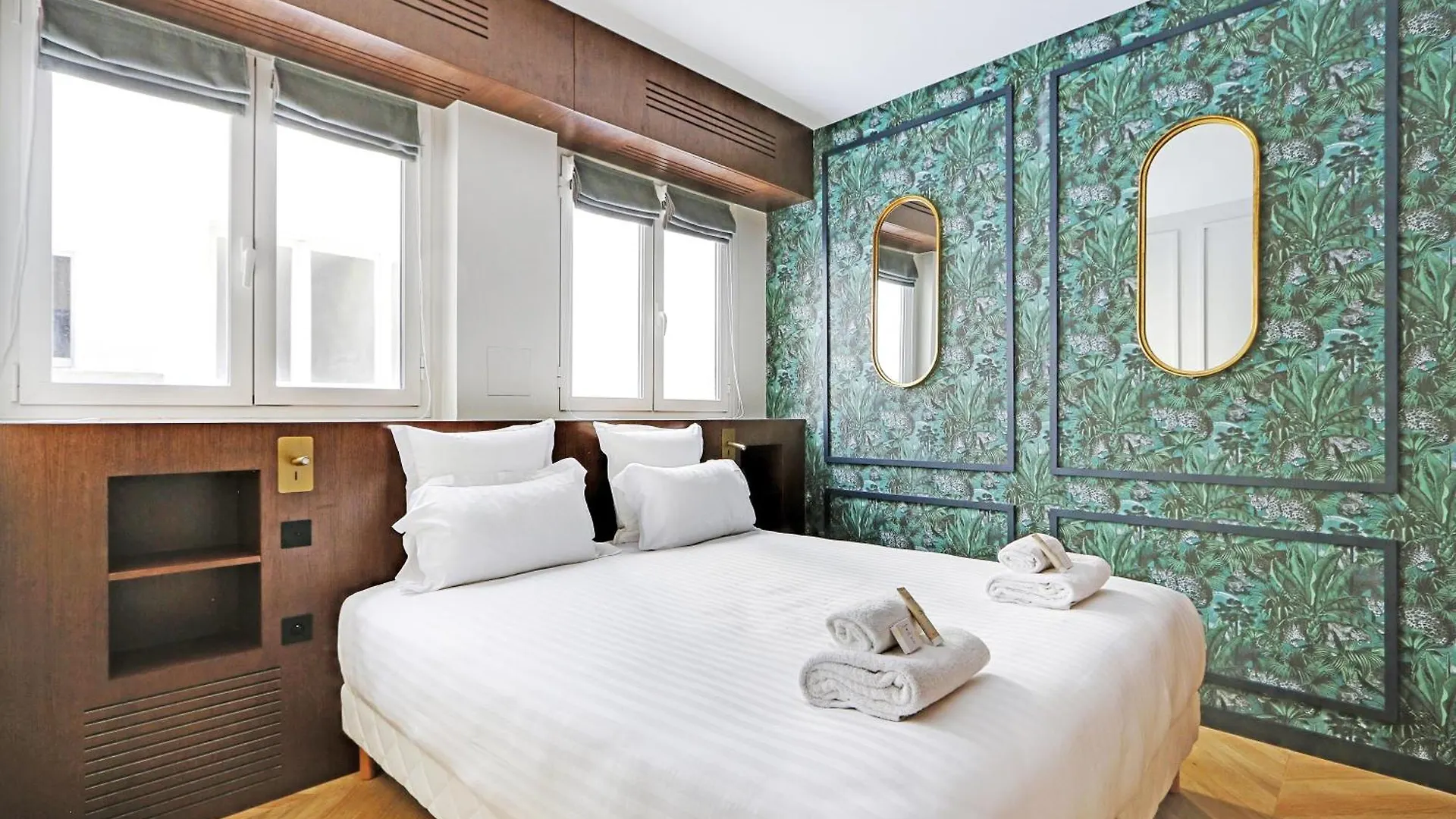 Pick A Flat'S Apartment In Triangle D'Or - Pierre 1Er De Serbie Paris