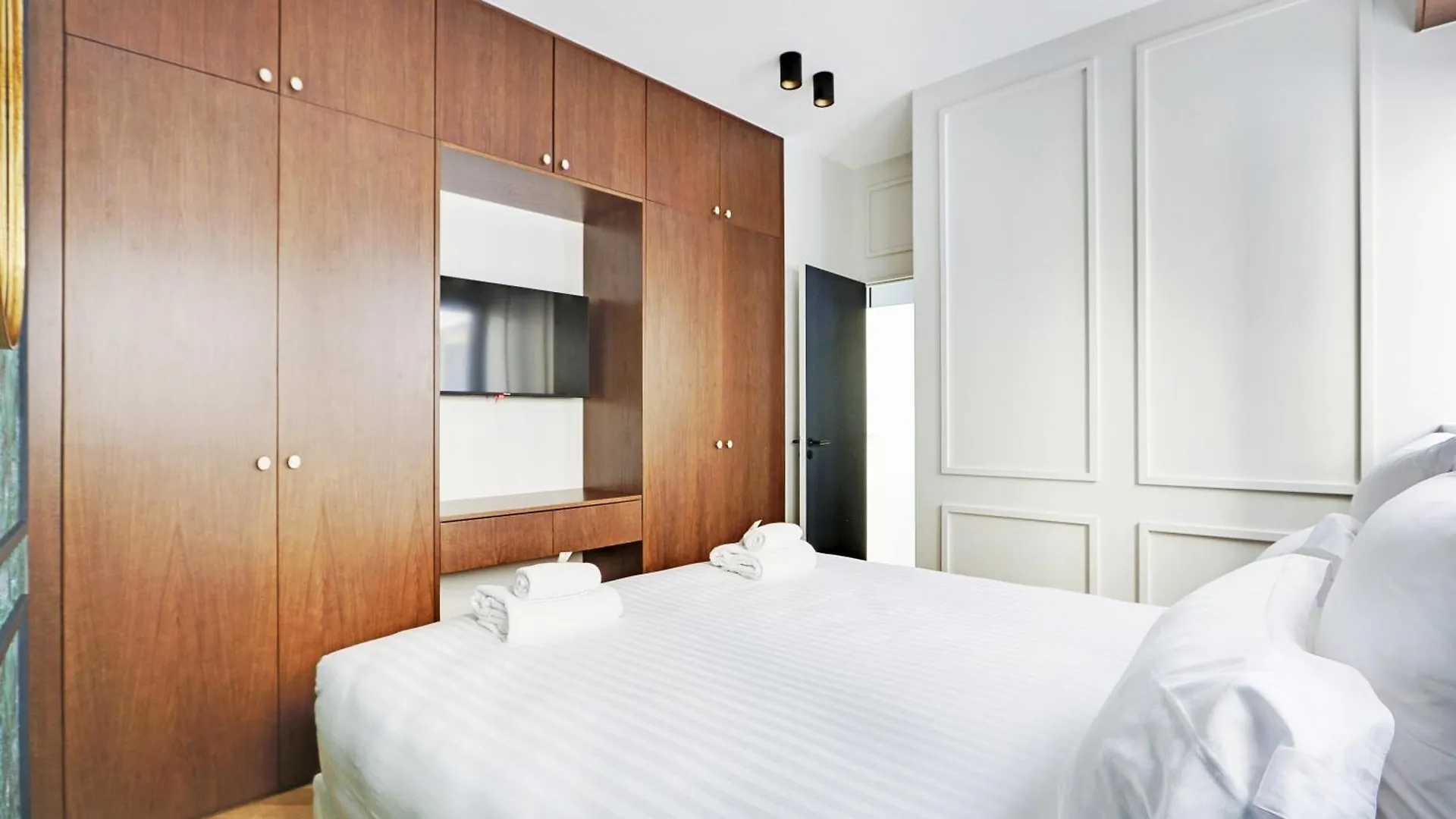 Pick A Flat'S Apartment In Triangle D'Or - Pierre 1Er De Serbie パリ