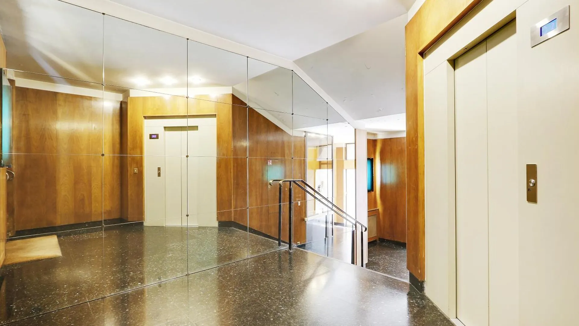 Pick A Flat'S Apartment In Triangle D'Or - Pierre 1Er De Serbie Paris 0*,