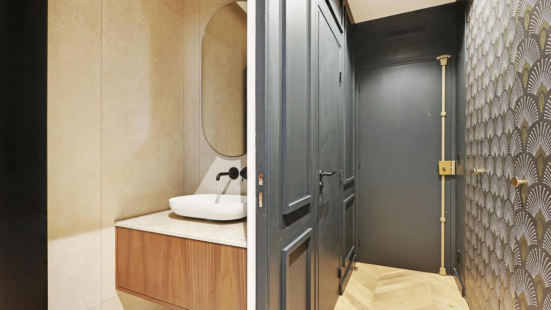 Pick A Flat'S Apartment In Triangle D'Or - Pierre 1Er De Serbie Paris France